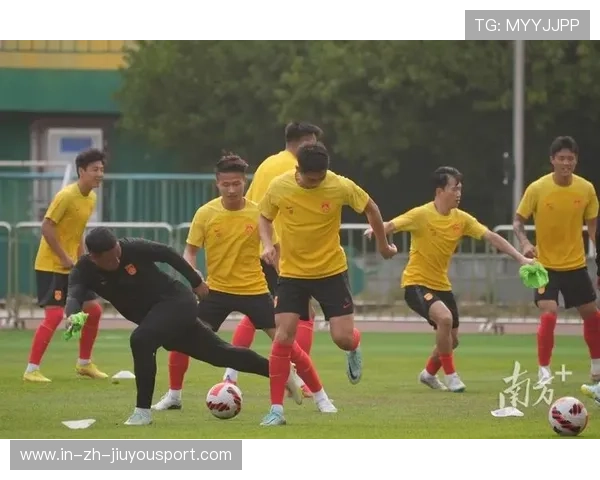 国足备战训练氛围积极热烈，国足练兵